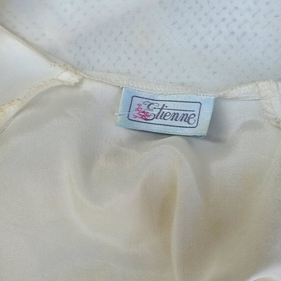 Etienne Vintage Ivory Satin Floral‎ Robe One size - Picture 11 of 12